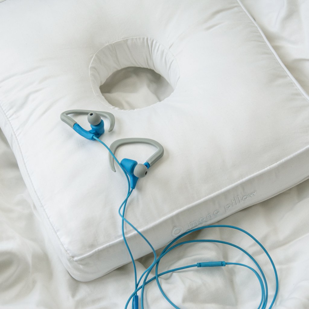 Mono Pillow with earphones